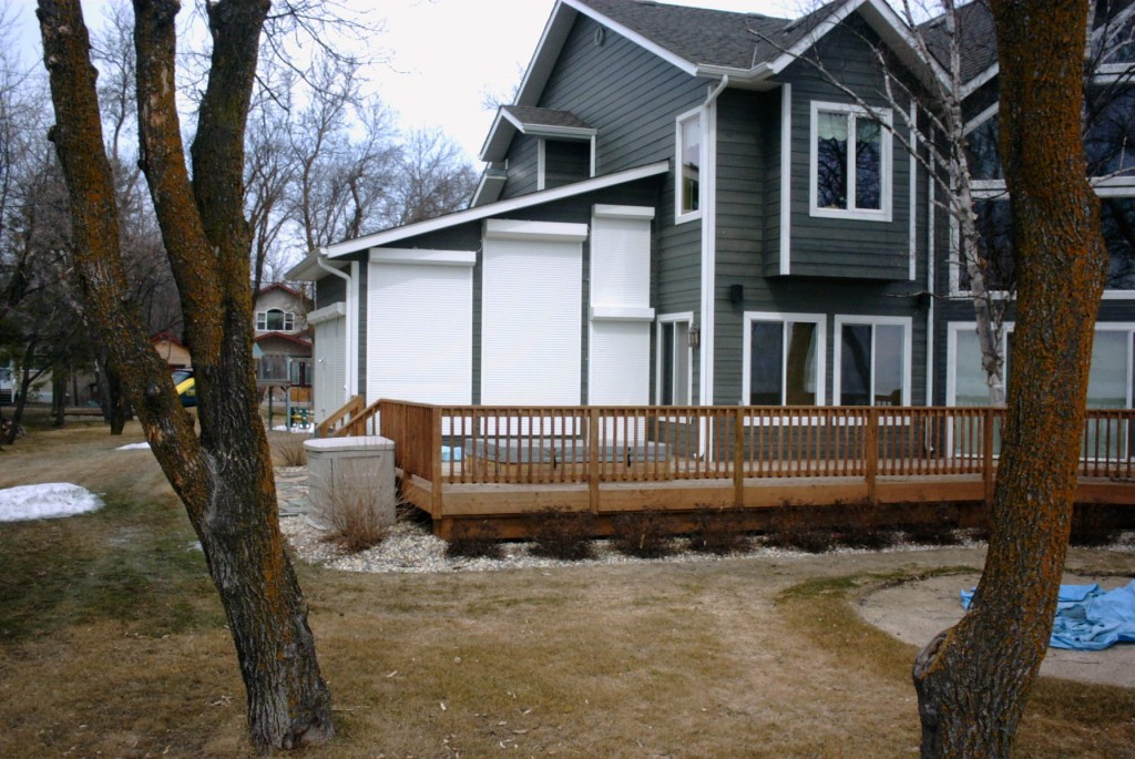 Screenroom on cottage near Gimli Manitoba. Kiwi Installations and Sales